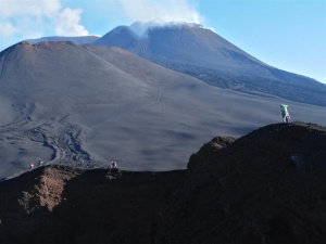 Trekking Avventuroso sull'Etna - Notturna con la Luna piena - Crateri Sommitali - Grotta del Gelo e ...