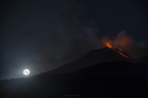 Luna piena a Monte Zoccolaro - Etna